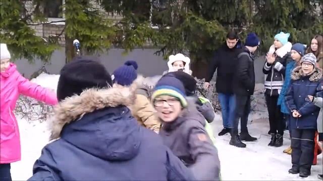 ПОТОЛОК ЛЕДЯНОЙ ЛИЦЕЙ 89 ХАРЬКОВ, ПОЕТ ПОЛИНА РОМАНОВНА смотреть онлайн