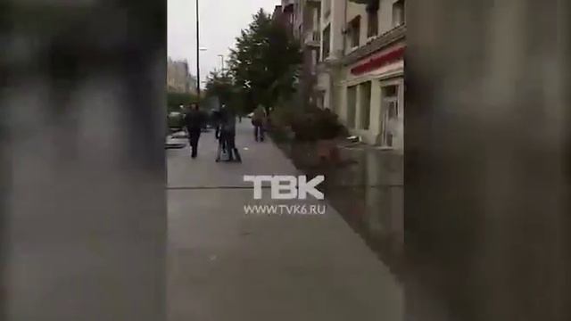 В Красноярске дорогая иномарка влетела в магазин «Эльсити» смотреть онлайн