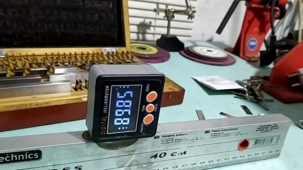 Не калибруйте электронный угломер !