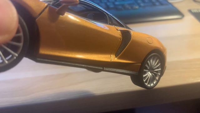 Обзор модели McLaren GT в 1:24 от Welly смотреть онлайн