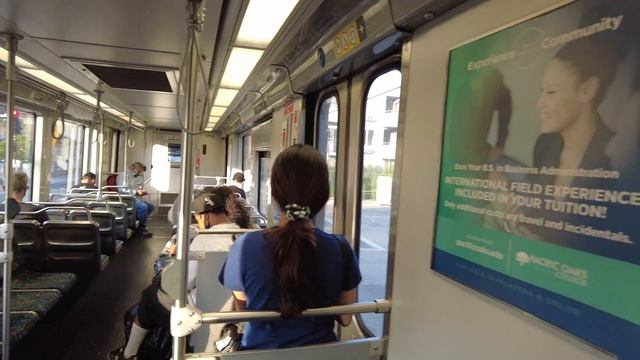 New Yorker Rides the Los Angeles Light Rail (Metro Gold Line) смотреть онлайн
