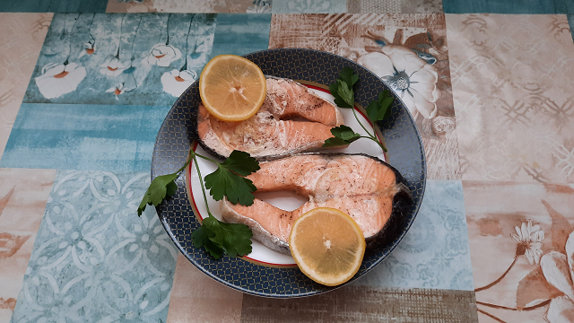 Стейки семги запеченные в духовке.mp4 смотреть онлайн