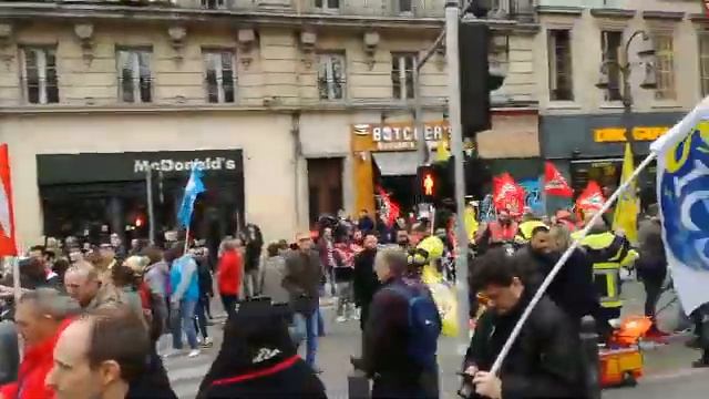 MARSEILLE : DU MONDE À PERTE DE VUE смотреть онлайн