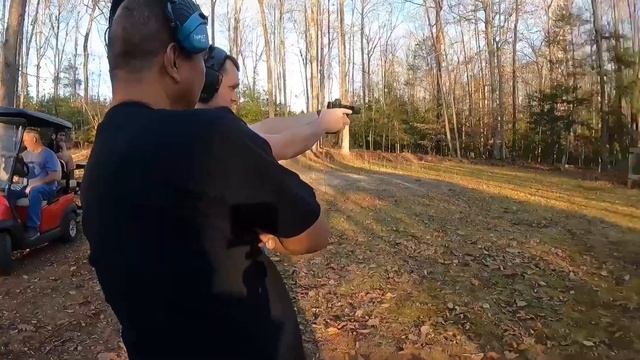How To Hold, Shoot Guns And Reload Bullets: My First Real Experience смотреть онлайн