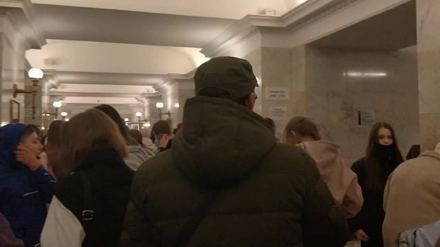Гардероб Эрмитажа полон! Даже в рабочий день.....29.03.22. смотреть онлайн