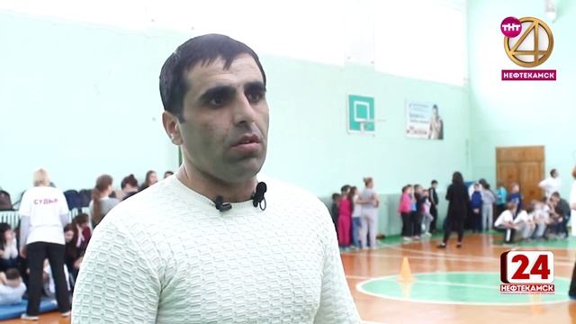 Школьники сдают нормативы на первый значок ГТО смотреть онлайн