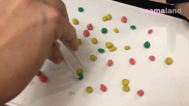 ПРОСТАЯ ИГРА ДЛЯ РАЗВИТИЯ МЕЛКОЙ МОТОРИКИ ЗА 1 МИНУТУ - MAMA LAND смотреть онлайн