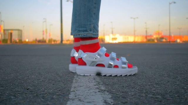 Видеообзор сандали Fila Disruptor 2 White Silver от магазина Filaoutlet.ru смотреть онлайн