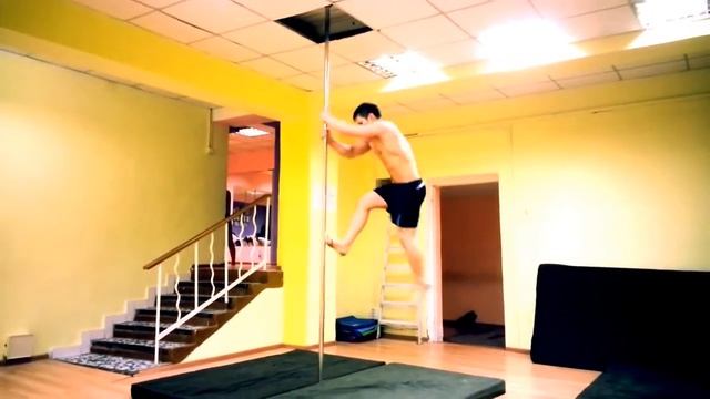 Виктор Кочерин - Акробатика на пилоне смотреть онлайн