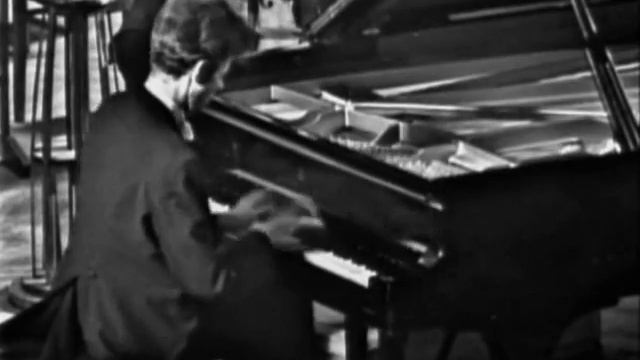 Rachmaninoff Piano Concerto No. 2 - Van Cliburn - Part 1