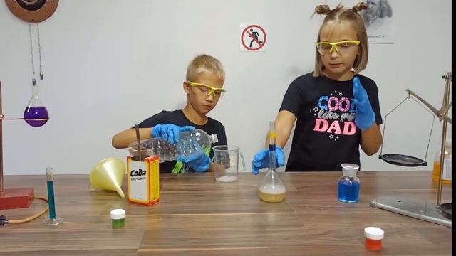 Как надуть шарик в домашних условиях, чтобы он летал?! смотреть онлайн