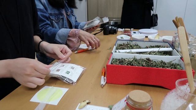 Сделала соль для ванны, приготовила полезную еду, получила массаж смотреть онлайн