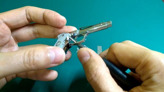 3D Metal puzzle kit - Beretta gun model. смотреть онлайн