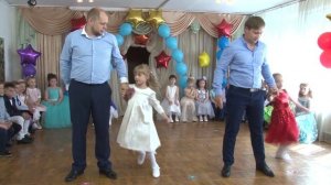 Счастье килограммами - танец пап с дочками на выпускном в садике