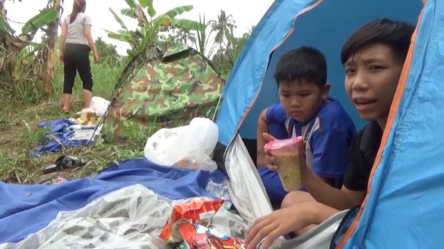 Cắm Trại 0 Sao vs 5 Sao Ở Cánh Đồng Hoang [ Trang And Vinh TV ] смотреть онлайн