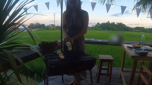 กินปิ้งย่างสไตล์แคมป์ปิ้ง #ที่ร้าน มีสุข Meesukk camping food เชียงใหม่# смотреть онлайн