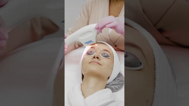 Как работает аппарат BBL а Update Clinic #bbl #shorts смотреть онлайн