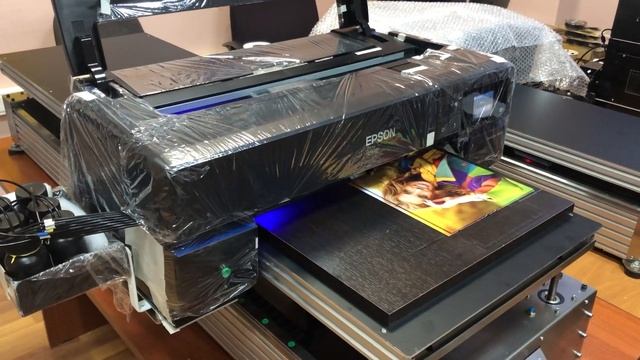УФ принтер А2+P800UV двусторонняя печать на прозрачном оргстекле в режиме 2Face смотреть онлайн
