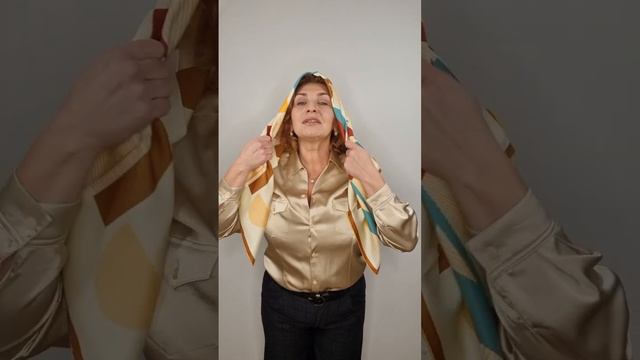 Как носила платок на голове Елизавета II , сравните узел по-королевски с моим. См. комментарии смотреть онлайн