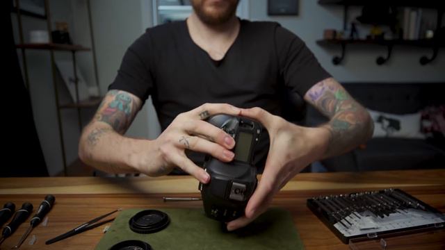 WHAT'S INSIDE A $6,000.00 CAMERA?! смотреть онлайн