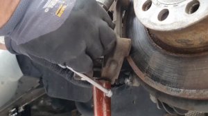 Замена задних тормозных колодок на VW-Touran hinten Bremsbeläge wechseln