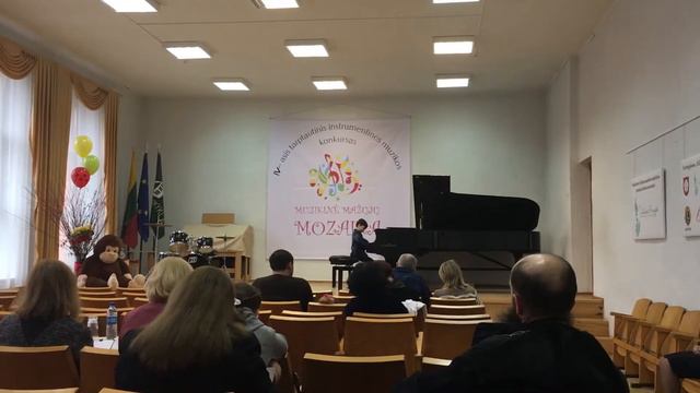 V. Bagdonas "Lapė šluotuodegė" смотреть онлайн