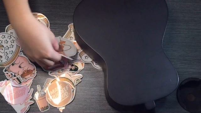 Sticker Bomb a Ukulele смотреть онлайн