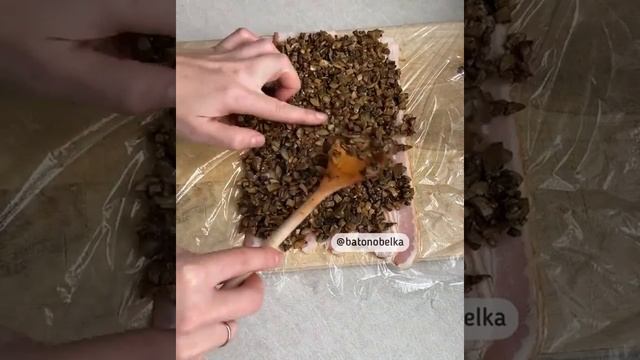 ГОВЯДИНА В СЛОЕННОМ ТЕСТЕ С ГРИБАМИ И БЕКОНОМ смотреть онлайн