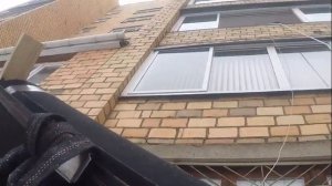 Как затащить слишком длинный линолеум в квартиру