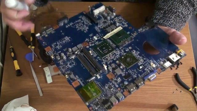 Разборка и чистка ноутбука Acer Aspire 5738 смотреть онлайн
