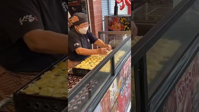 Осакские такояки - это то что нужно обязательно поесть в Касае ￼#такояки #осака смотреть онлайн