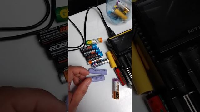 NITECORE зарядное устройство для аккумуляторных батареек. Заказывал на aliexpress. смотреть онлайн