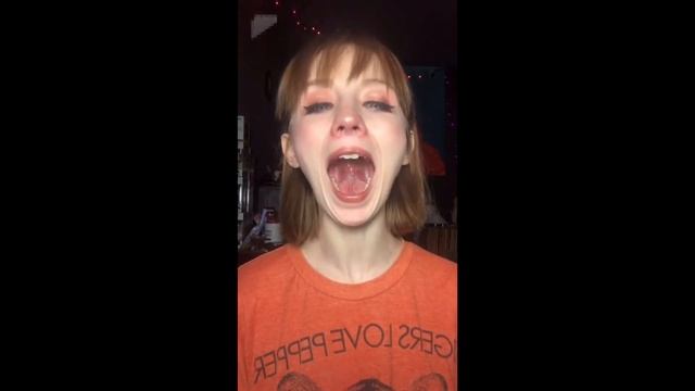 Девушка Заглатывает Язык Назад !! смотреть онлайн