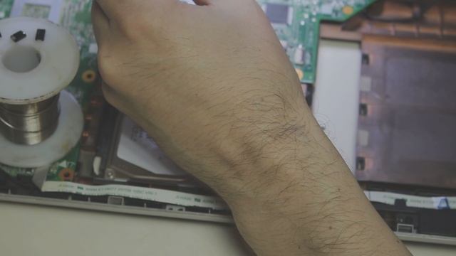 064 Продолжение ремонта. Проверяем пульсации в системе питания процессора. смотреть онлайн