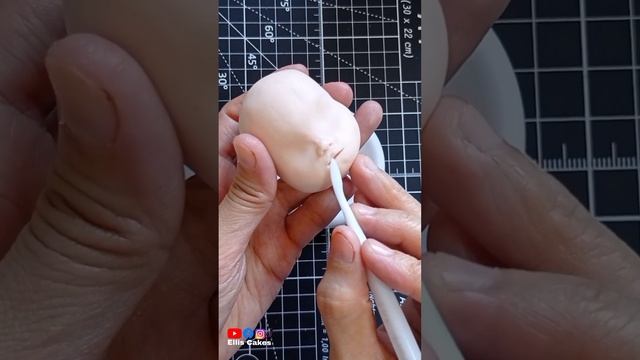Wednesday Addams Fondant Cake Topper Tutorial смотреть онлайн