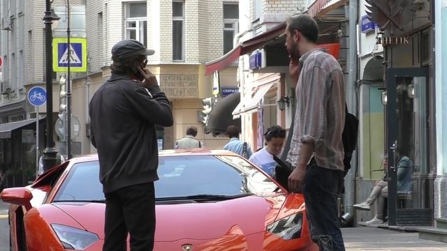 ПРИСТАЕТ к людям на Lamorghini | АртПранк смотреть онлайн