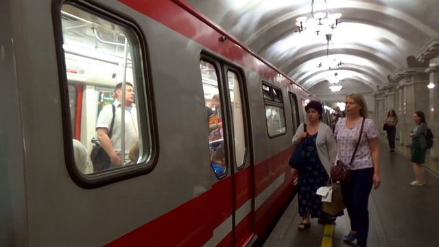 Электропоезд 81-722/723/724.1 "Юбилейный" №123 на станции метро Пушкинская смотреть онлайн