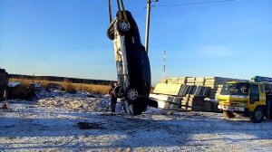 Переворачиваем BMW на колёса манипулятором.Наро-Фоминск.