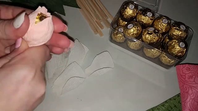 Тюльпаны из гофрированной бумаги с конфетами своими руками в подарок смотреть онлайн