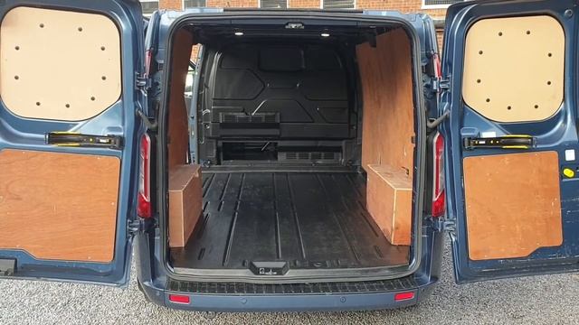 Ford Transit Custom L2 (Long Wheelbase) H1 Limited series, AUTOMATIC, 130ps 2.0 Euro 6 ICE pack 21 смотреть онлайн