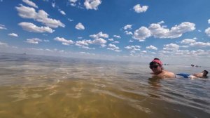 Купание в соленом озере Баскунчак