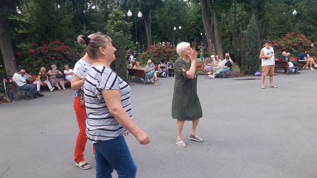 Пусть плачут те, кому мы не достались!!!Танцы в парке Горького!!!Харьков 2021 смотреть онлайн