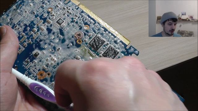 Можно ли мыть материнскую плату или видеокарту под краном с мылом ? смотреть онлайн