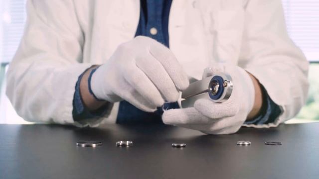 How to change the battery in a TrackSense Mini Logger смотреть онлайн