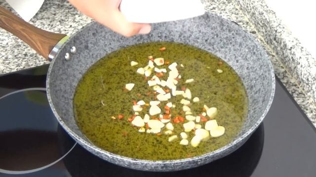 Gambas al pil pil | Receta típica española смотреть онлайн