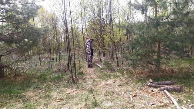 Землянка в глухом лесу. Часть 3. Возводим стены и дверную коробку! смотреть онлайн