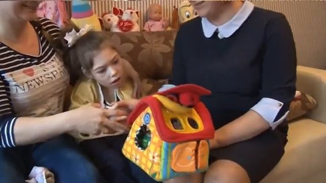 Вика родилась с обширным кровоизлиянием в мозг, но уже 9 лет она борется за жизнь смотреть онлайн