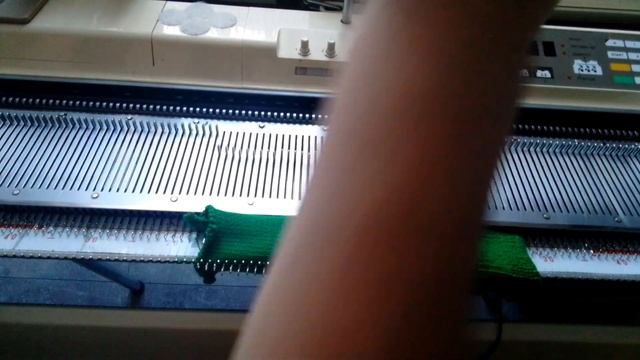 28. März 2023 Как прикетлевать рюшу , волан , в середине вязаного полотна . смотреть онлайн