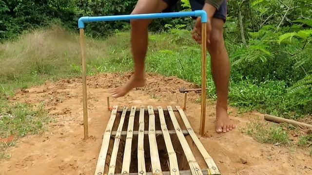 Pig Trap Using Branches Bamboo With Deep Hole смотреть онлайн