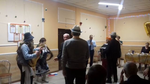 ПОЗДРАВЛЕНИЕ ЮБИЛЯРА ОТ ДРУЗЕЙ.НЕОЖИДАННЫЙ СЮРПРИЗ. смотреть онлайн